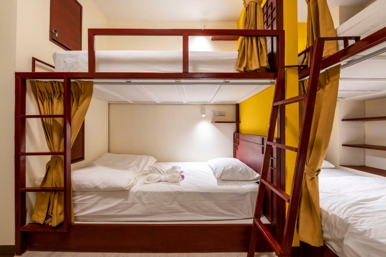 Scala Hostel Bangkok Bagian luar foto