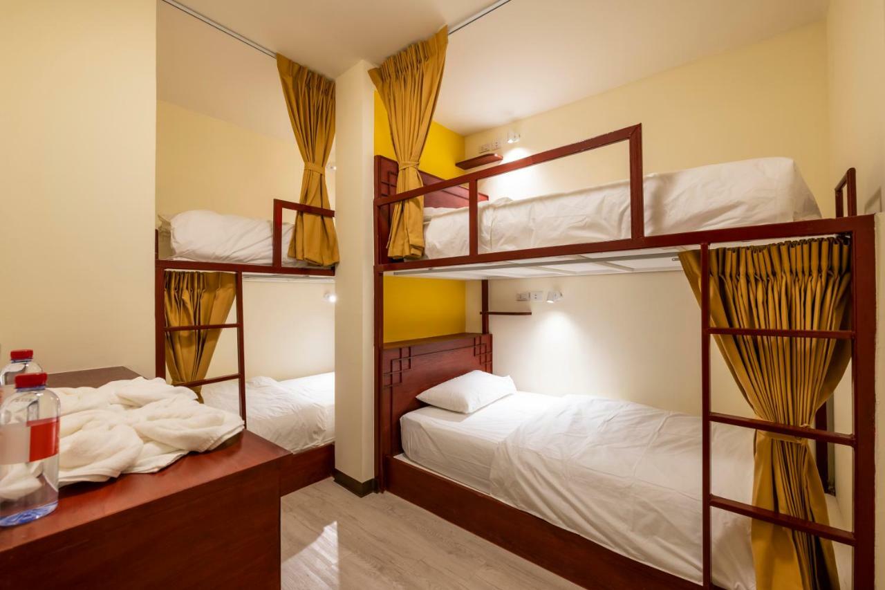 Scala Hostel Bangkok Bagian luar foto
