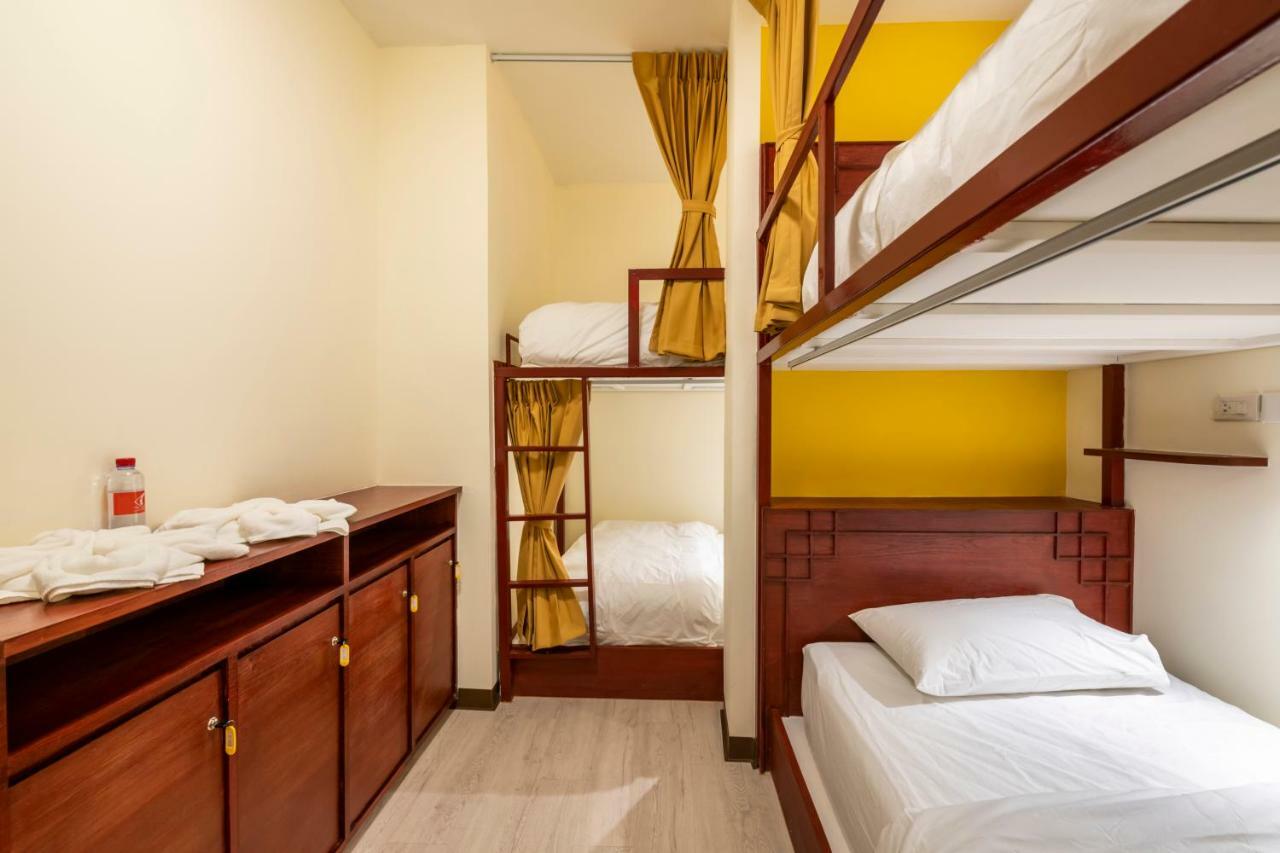Scala Hostel Bangkok Bagian luar foto