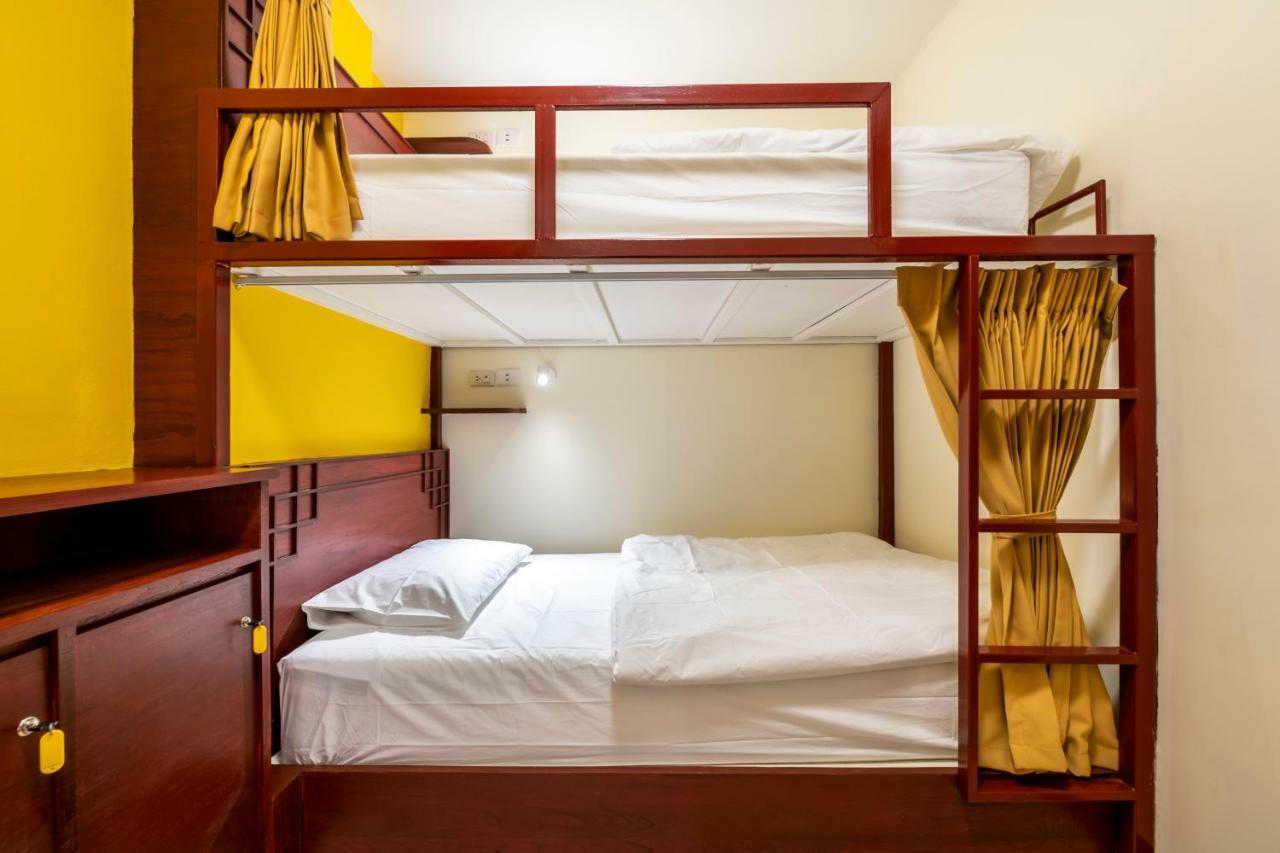 Scala Hostel Bangkok Bagian luar foto